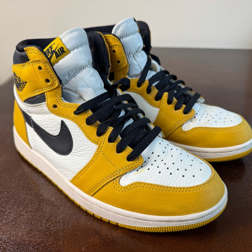 Nike Men's Yellow and Black Sneakers